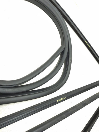 2013 Ford Focus Hatchback Front Door Weatherstrip Seal Passenger Side Right OEM