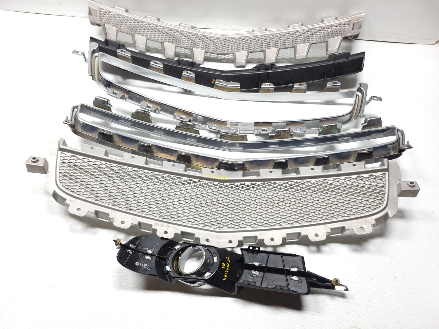 2010 Chevrolet Malibu Front Grille Chrome Trim OEM