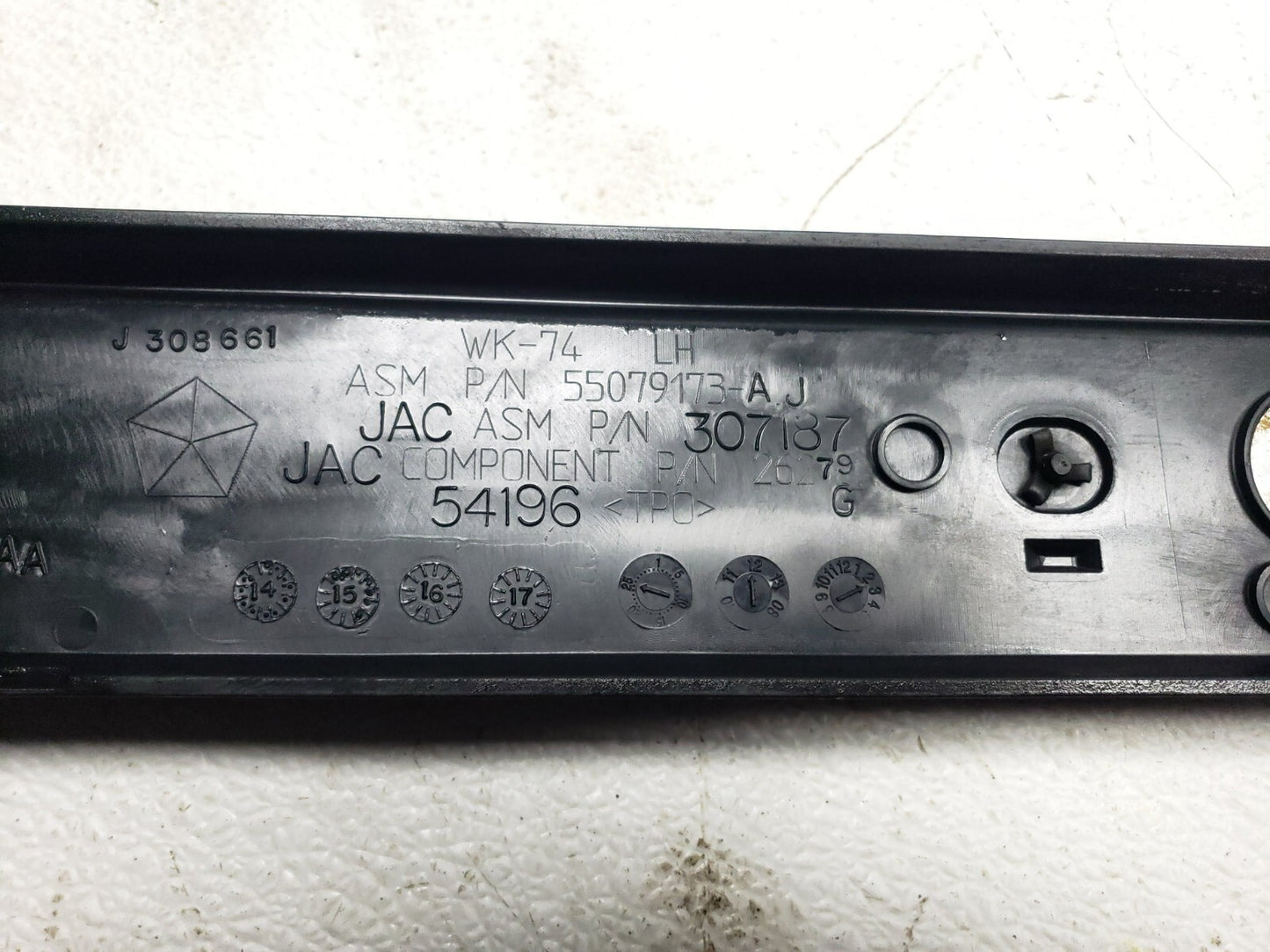2015 Jeep Grand Cherokee Roof Rack Rail Driver Side Left OEM