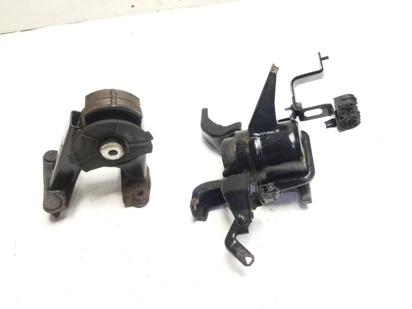 11-17 Lexus CT200h Engine Mount Left & Right Pair Oem✅