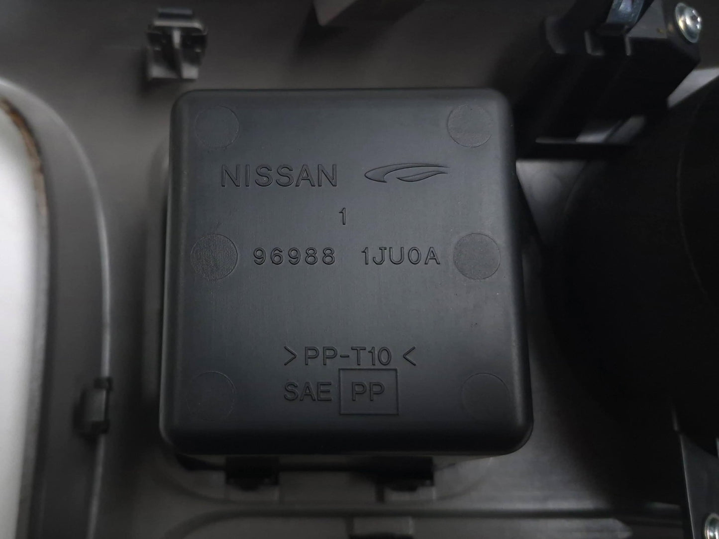 2015 Nissan Juke Center Console Cup Holder Shifter Bezel Trim OEM