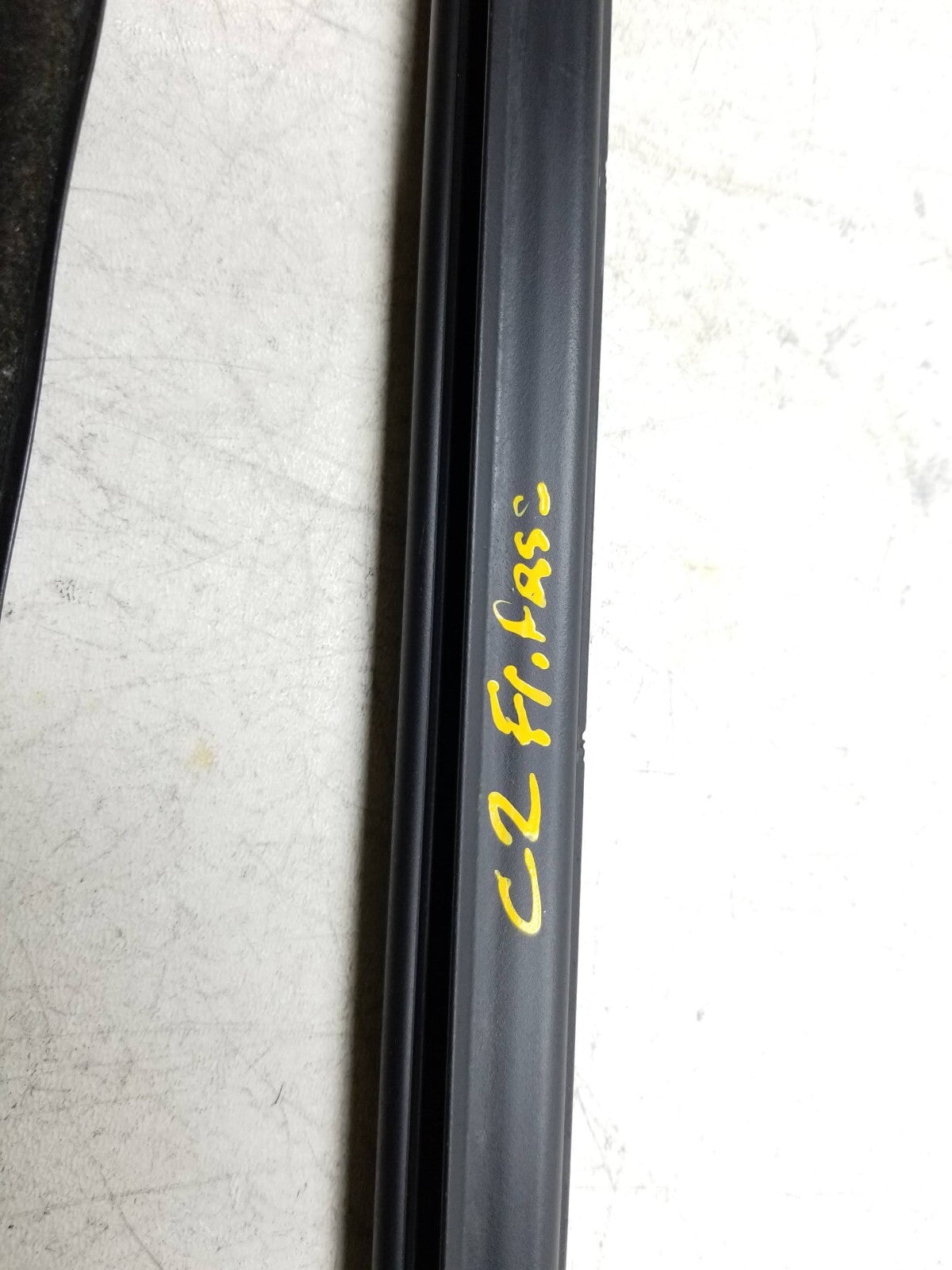2013 Chrysler 200 Sedan Window Belt Seal Front Passenger Side Right 2pcs OEM