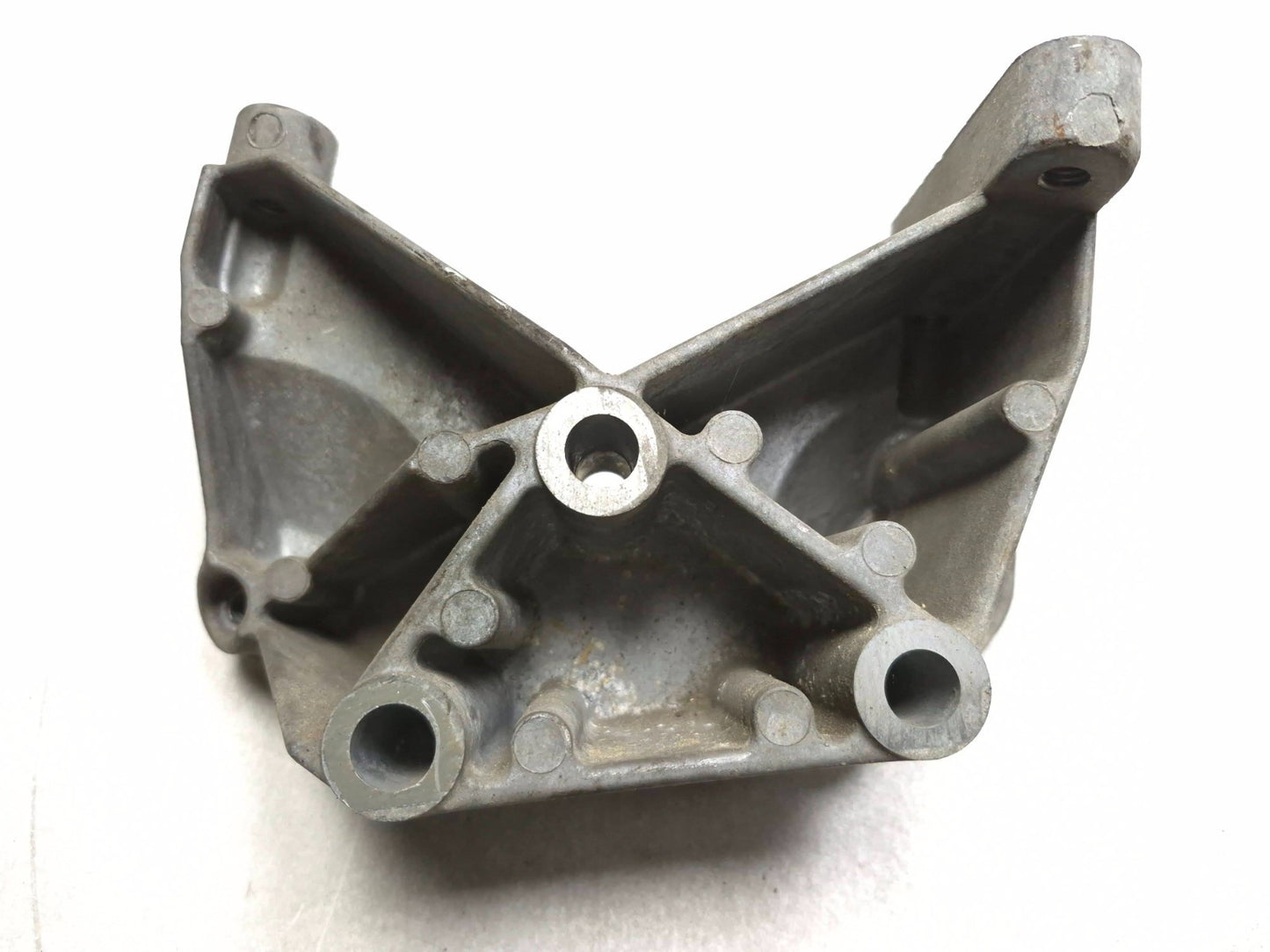 2010 Ford Mustang 4.0l Alternator Bracket 1l5e-102139-ba OEM