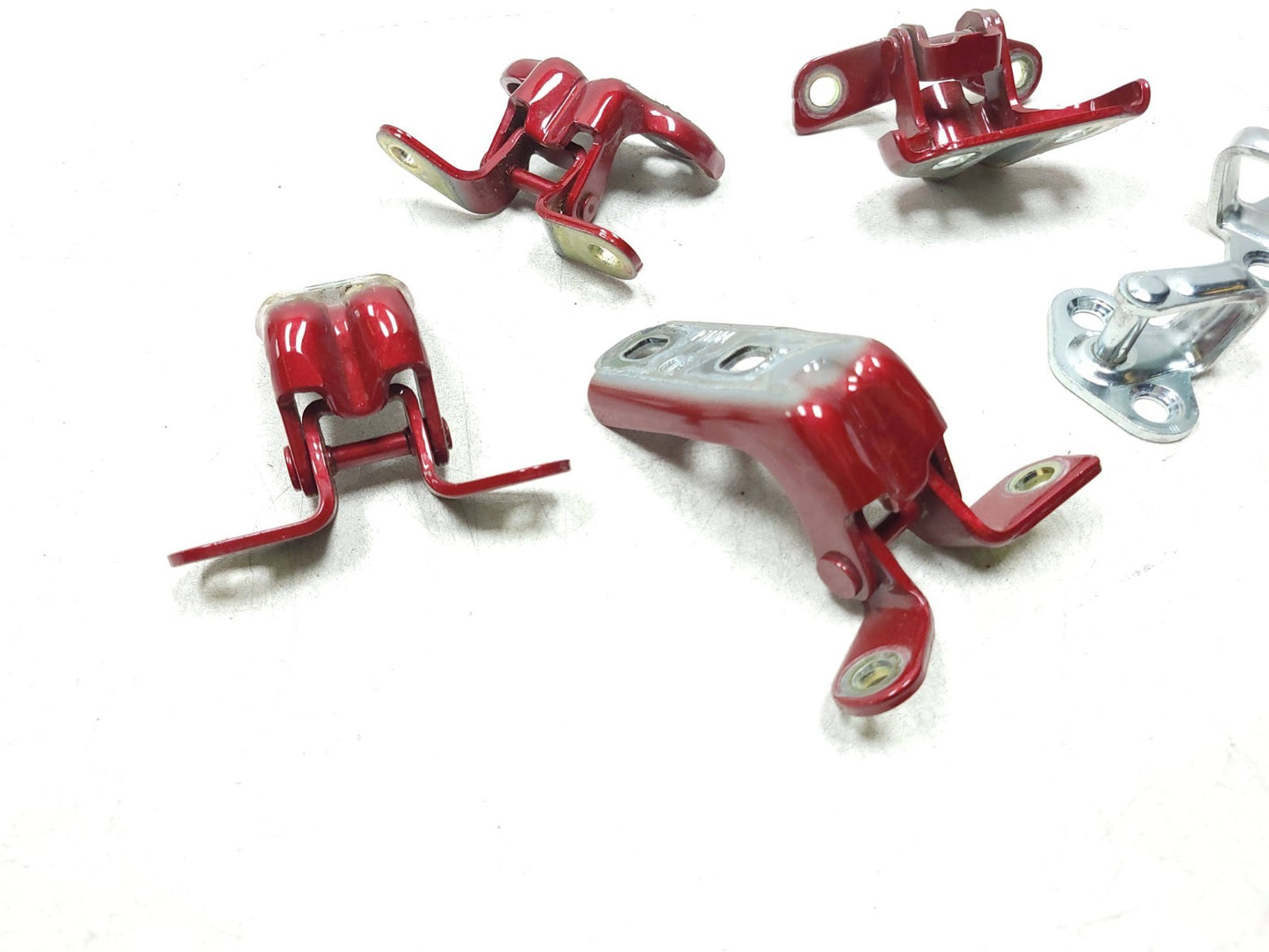 13 - 21 Buick Encore Door Hinge Passenger Side Right Front & Rear OEM