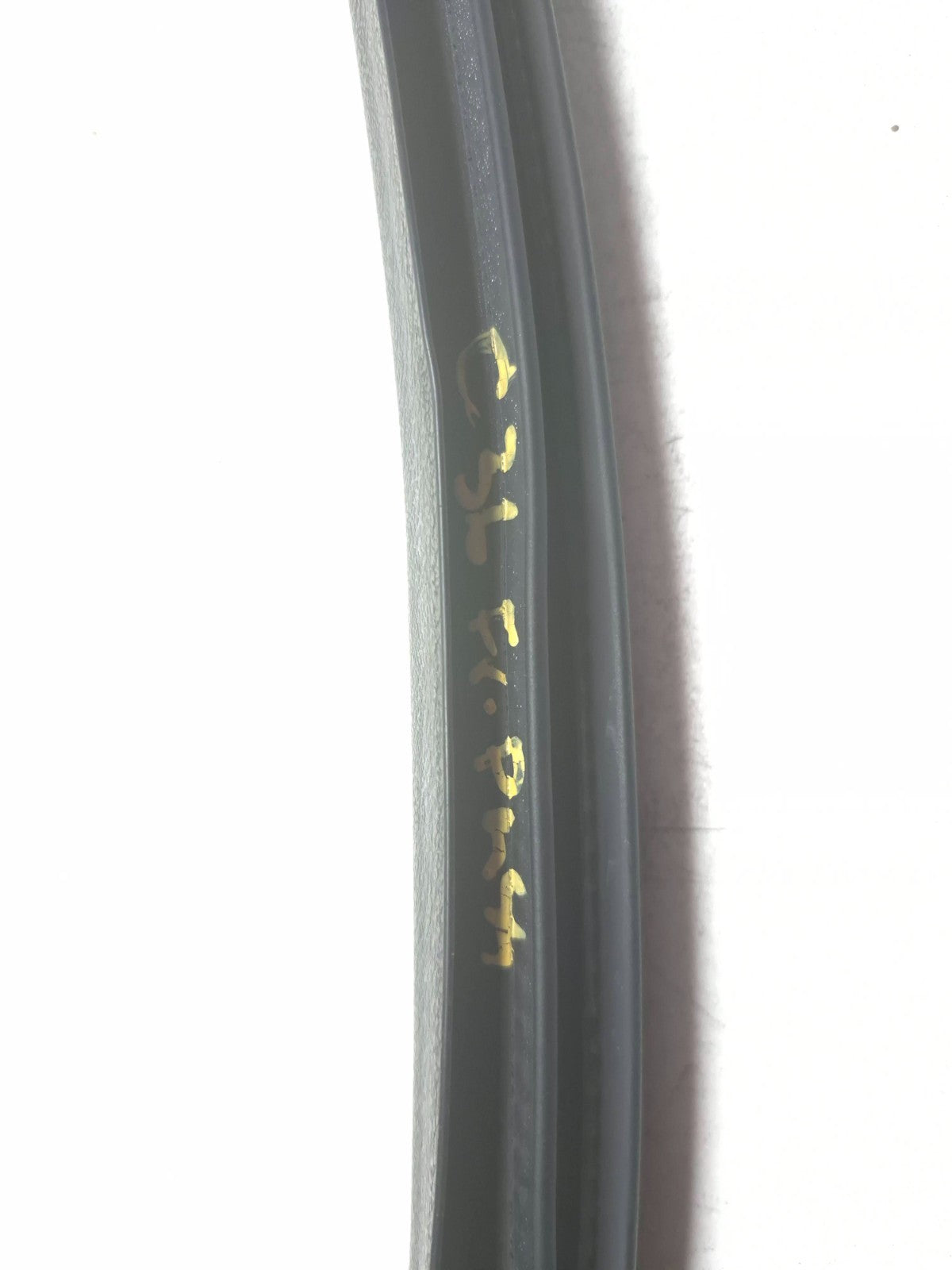 2014 Fiat 500l Door Weatherstrip Front Passenger Side Right OEM