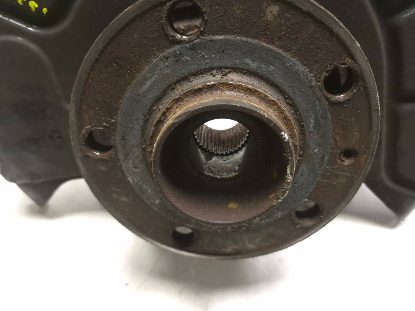 2011 Volkswagen Tiguan Front Spindle Knuckle W/ Wheel Hub Passenger Side OEM
