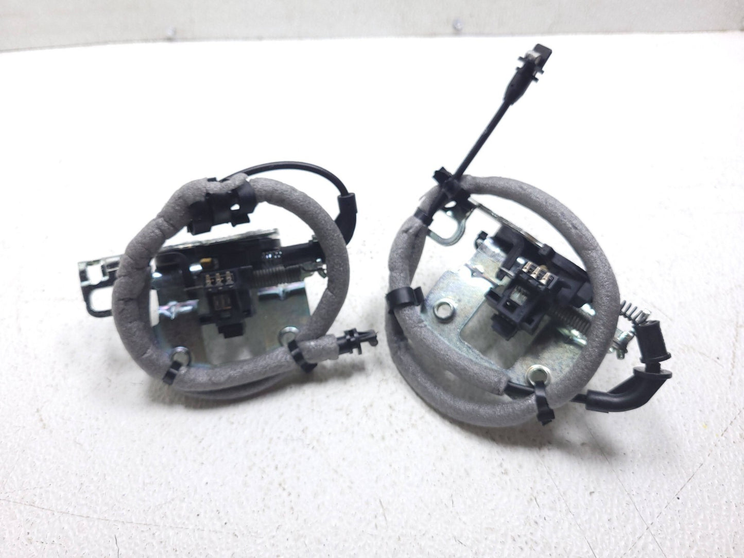 2014 Mercedes E350 Rear Folding Seat Lock Latch Actuator 2pcs OEM