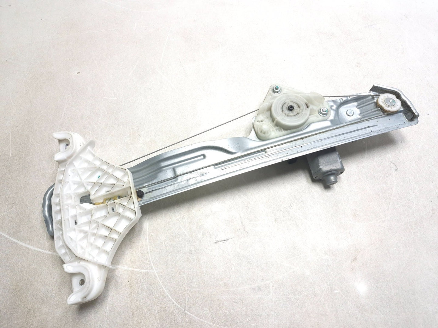 2019 Hyundai Kona Rear Door Window Regulator W/ Motor Right Passenger Side OEM