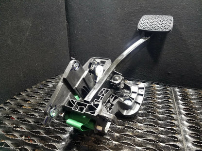 2017 Chevrolet Malibu Brake Pedal OEM