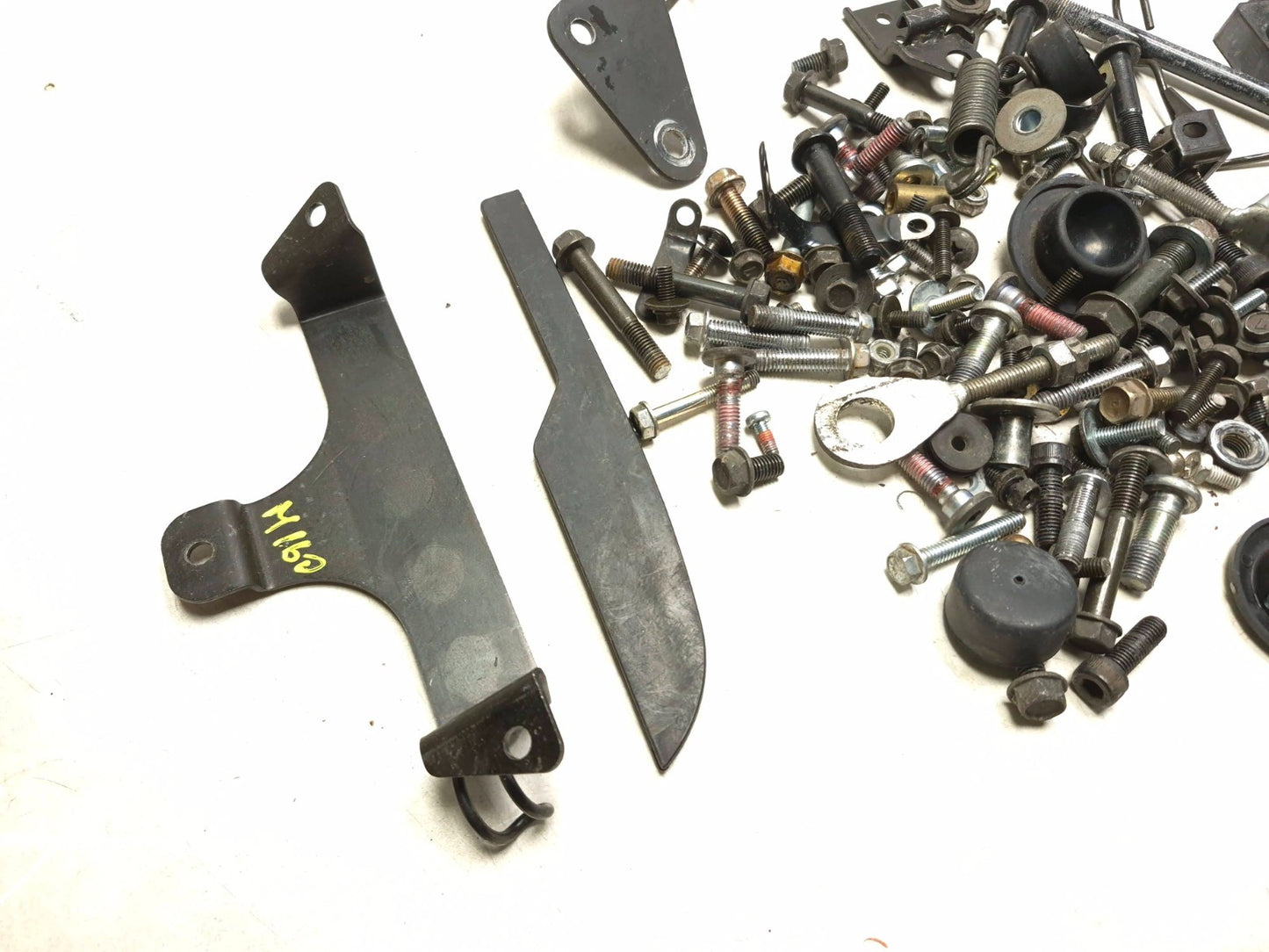 2004 Kawasaki Vulcan 800 Vn800 Misc Bolt & Hardware Bracket OEM