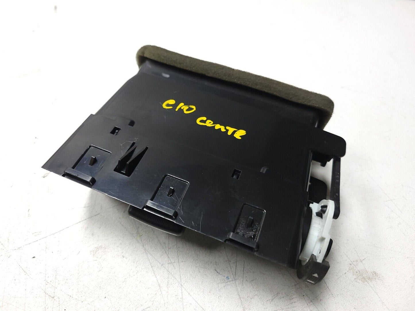 2010- 2014 Chevrolet Suburban Console Air Vent Grille W Center Left & Right OEM