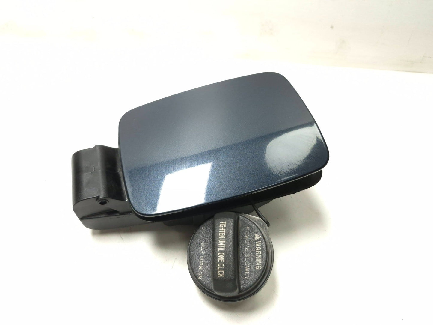 2012 Hyundai Sonata Fuel Tank Door Lid Filler Cap OEM