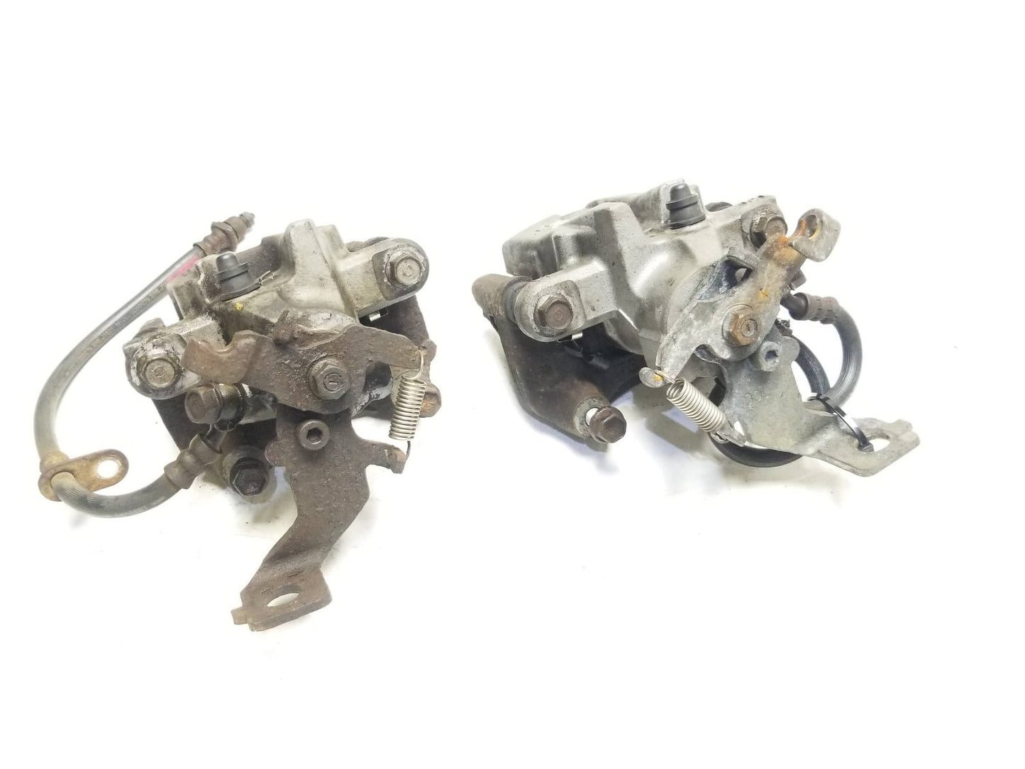 11-17 Lexus CT200h Rear Brake Caliper Left & Right Pair Oem✅