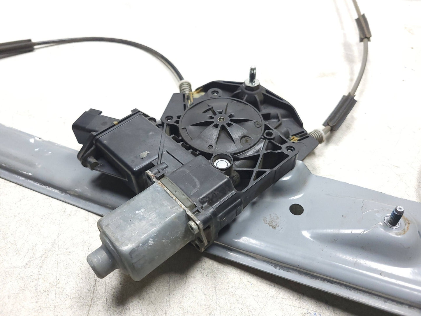 14-19 Chevrolet Silverado 1500 Window Regulator & Motor Front Driver Side Lh OEM