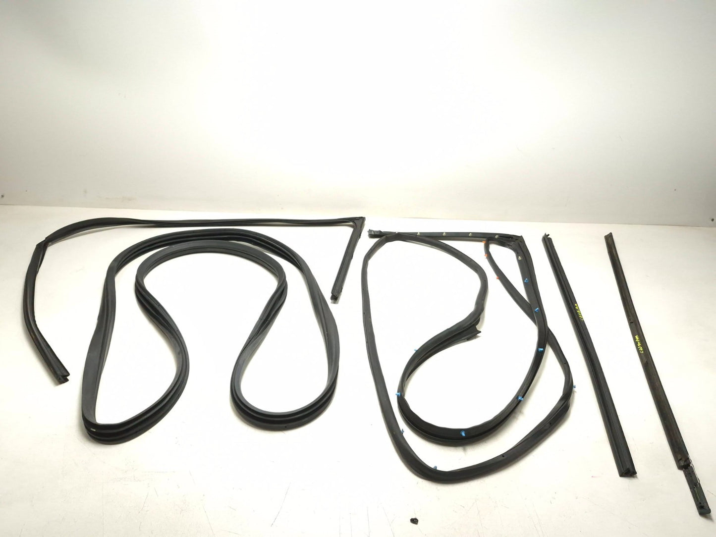 2007 Acura Tl Type-s Front Door Weatherstrip Seal Right Passenger Side Set OEM