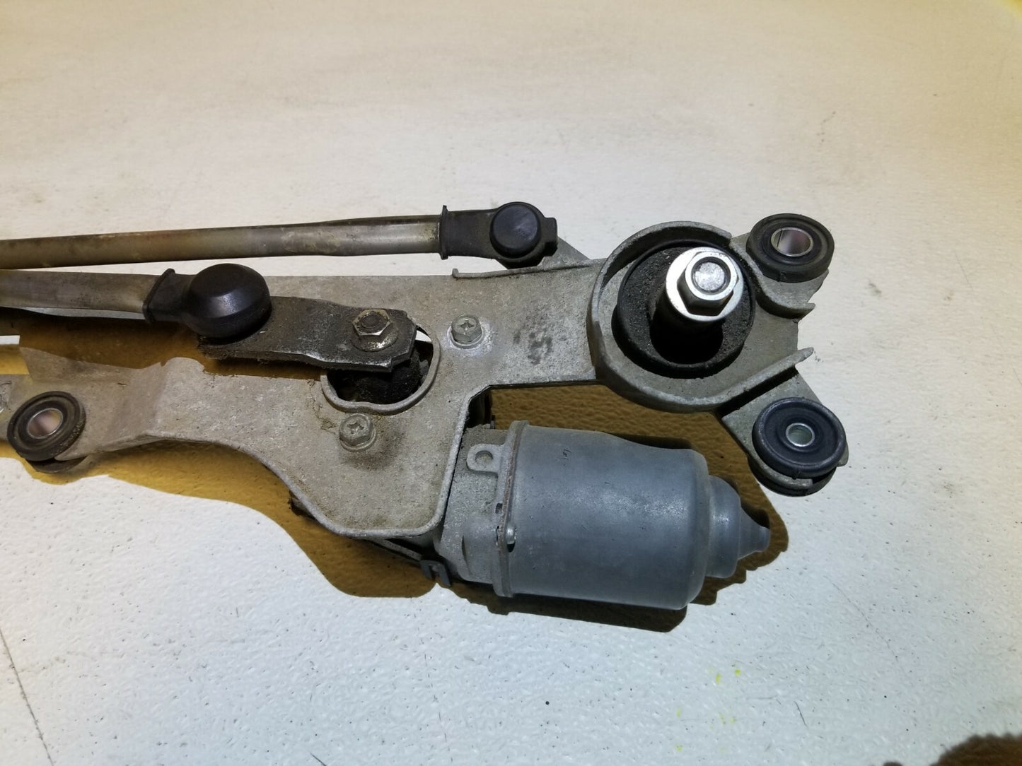 2012 Mitsubishi Eclipse Windshield Wiper Motor W/ Linkage OEM