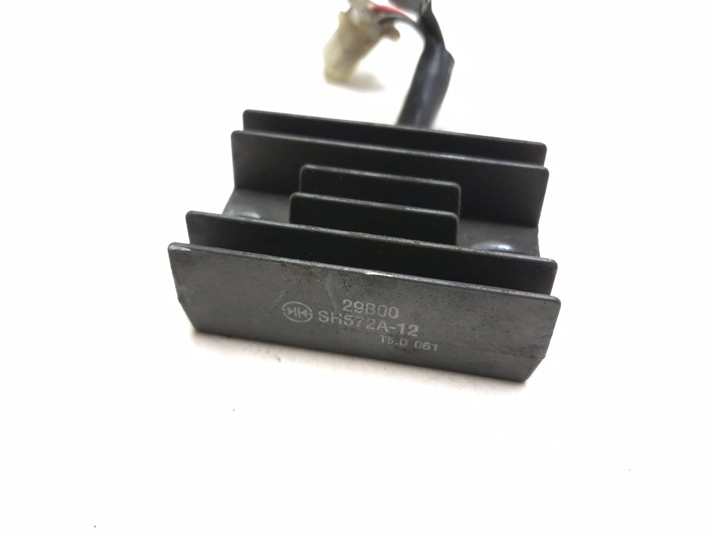 2006 Suzuki Gz250 Voltage Regulator Rectifier OEM