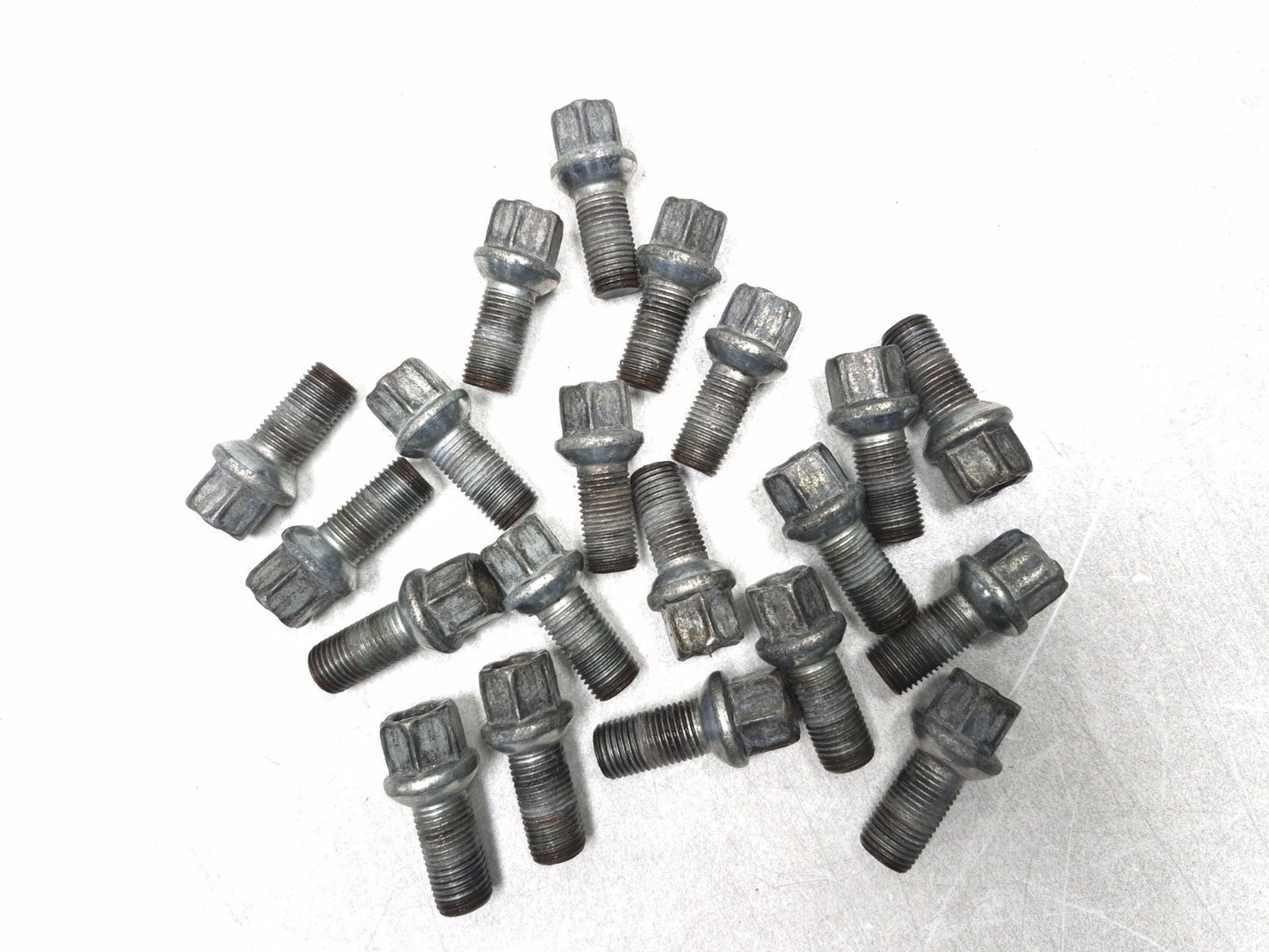 2015 Volkswagen Golf Wheel Lug Bolt 20pcs OEM