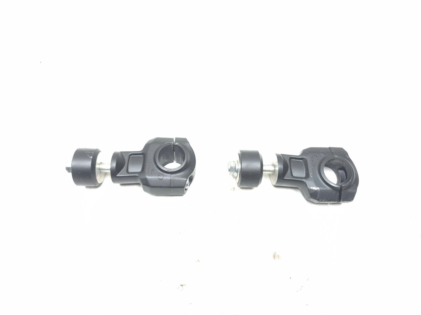 2025 Yamaha Xsr900 Handlebar Riser Clamp Pair OEM