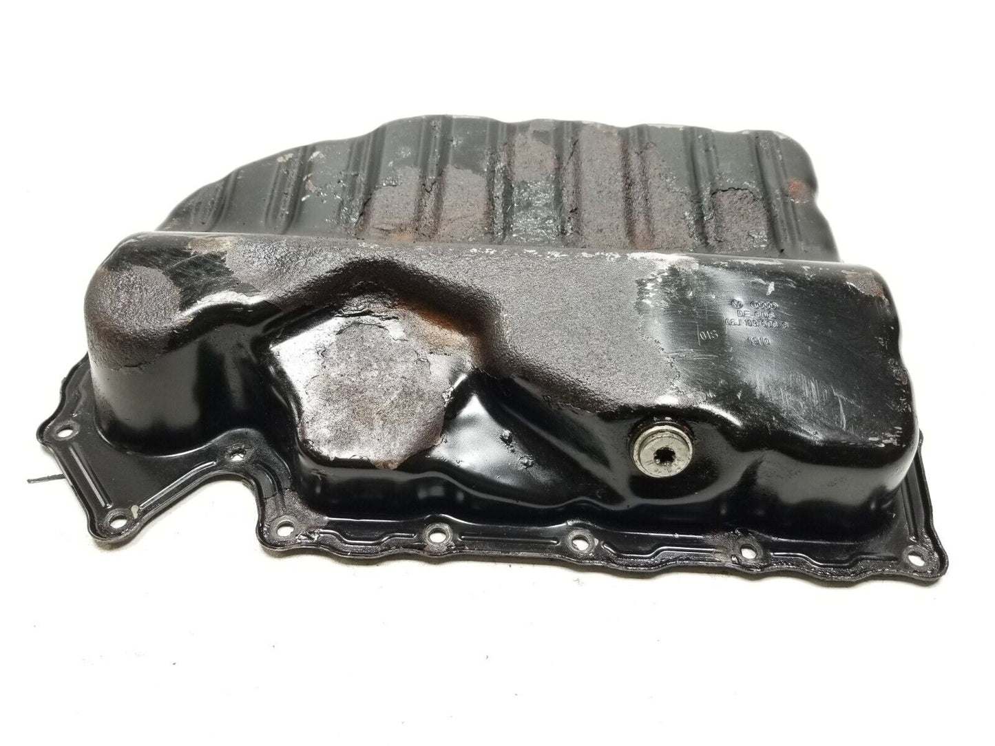 2009 - 2017 Volkswagen Tiguan Engine Oil Pan  2.0l OEM