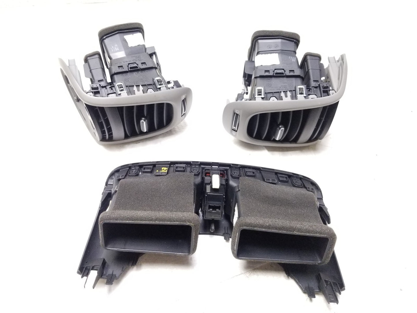 2014 - 2019 Kia Soul Front Air Vent Grill Dash Panels OEM