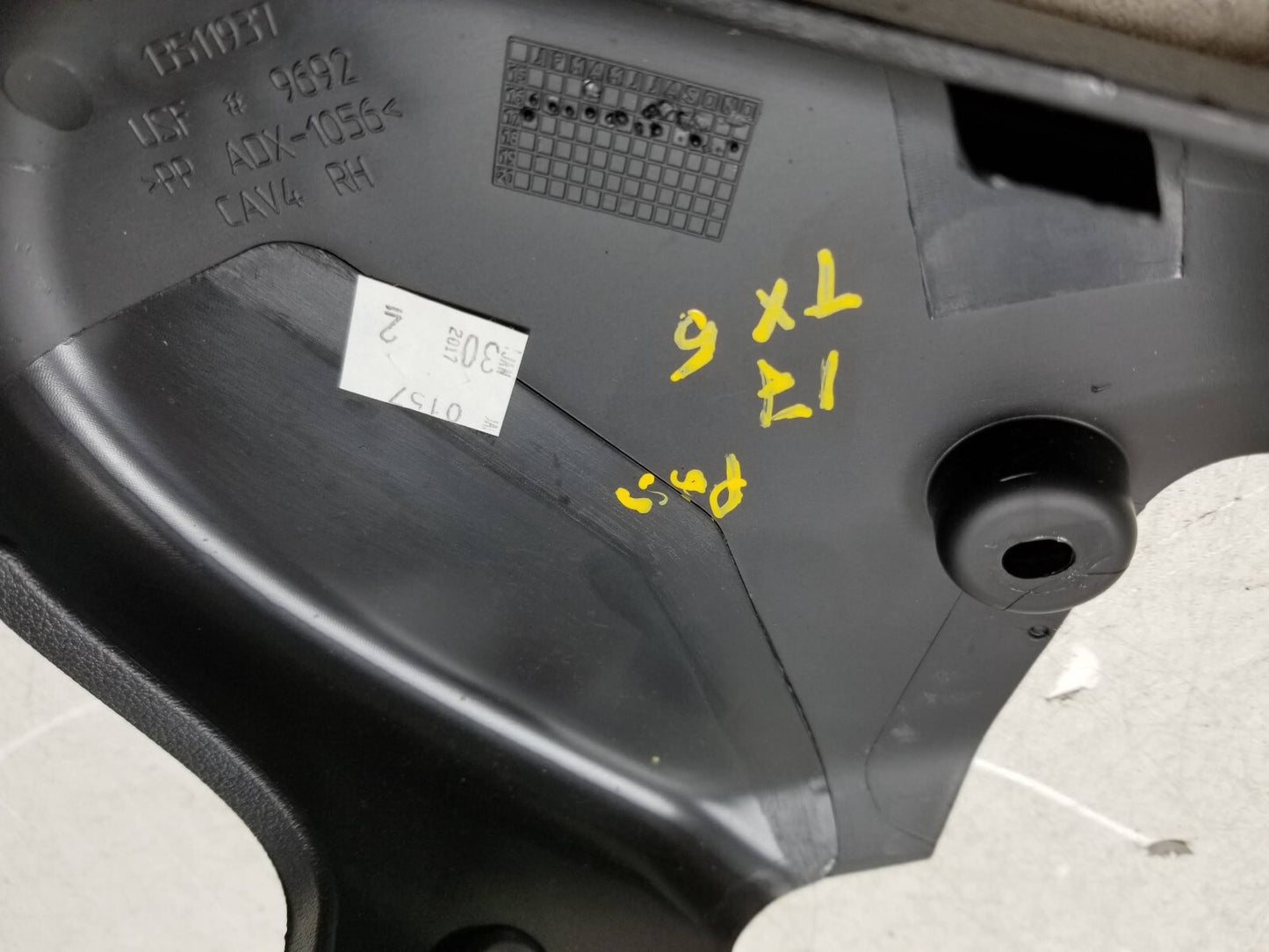 17 - 2019 Cadillac Xt5 Front Seat Side Trim Cover Front Passenger Side Right OEM