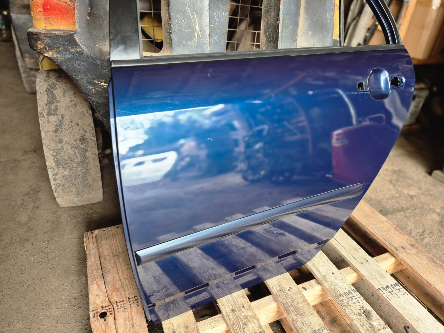 2004 Toyota Corolla Sedan Rear Door Shell Left Driver Side OEM