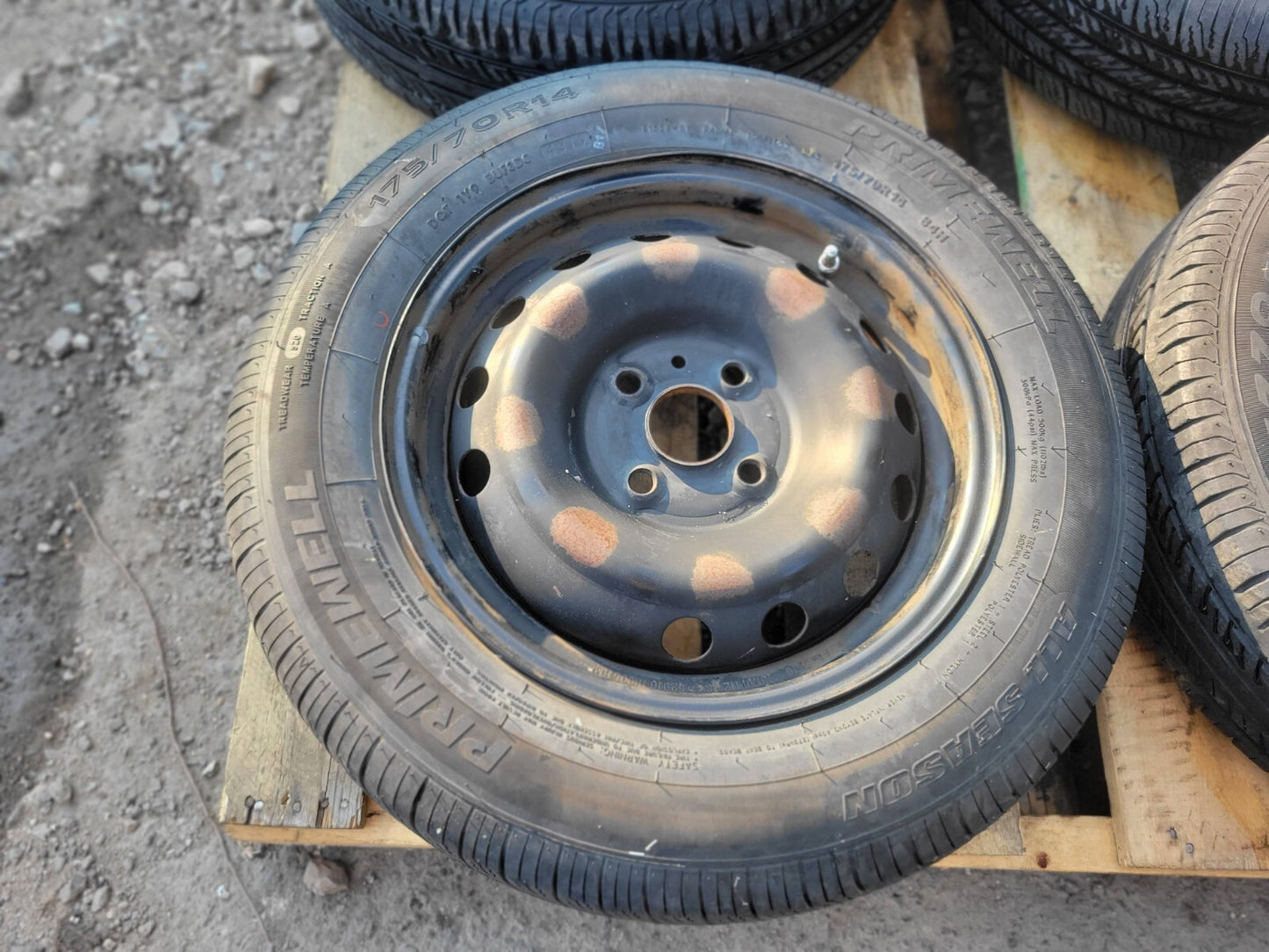 2017 Hyundai Accent Wheel Rim W/ Tire Primewell 175/70r14 4pcs OEM