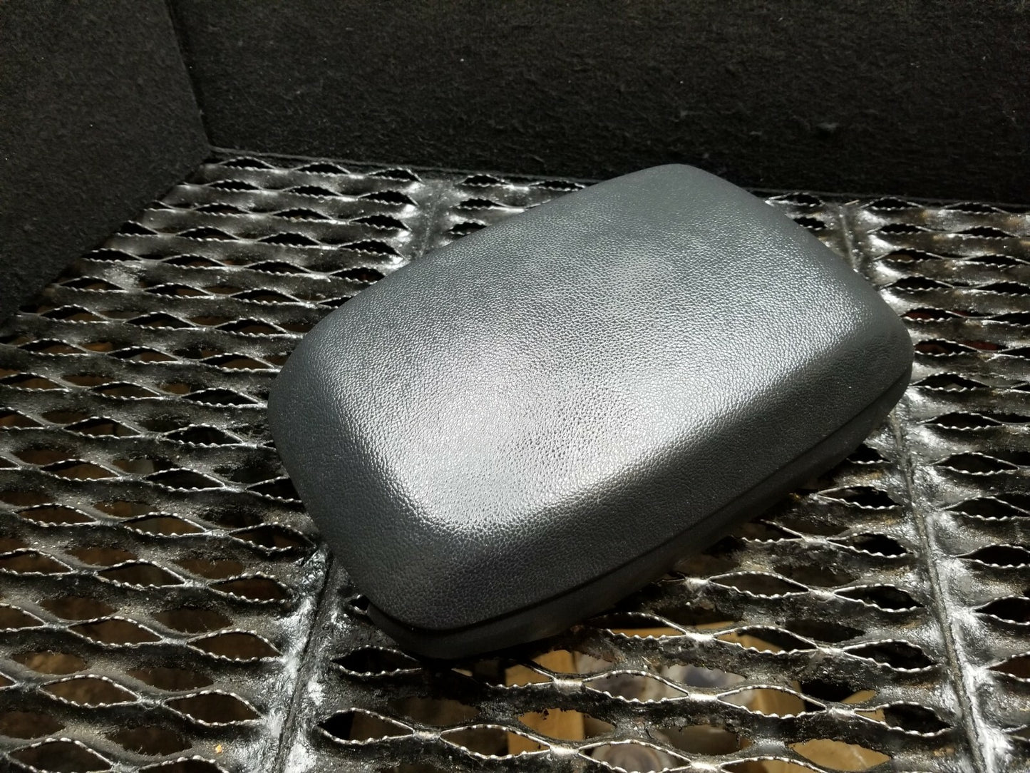 2017 Hyundai Elantra Gt Center Console Armrest OEM