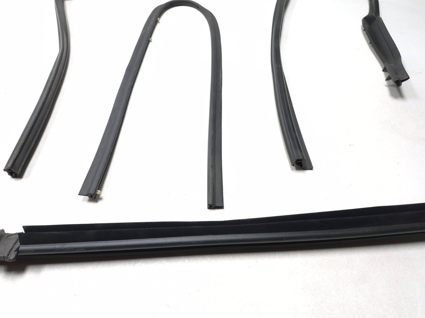 2011 BMW 535i F10 Rear Door Window Belt &weatherstrip Seal Passenger Side Rh OEM