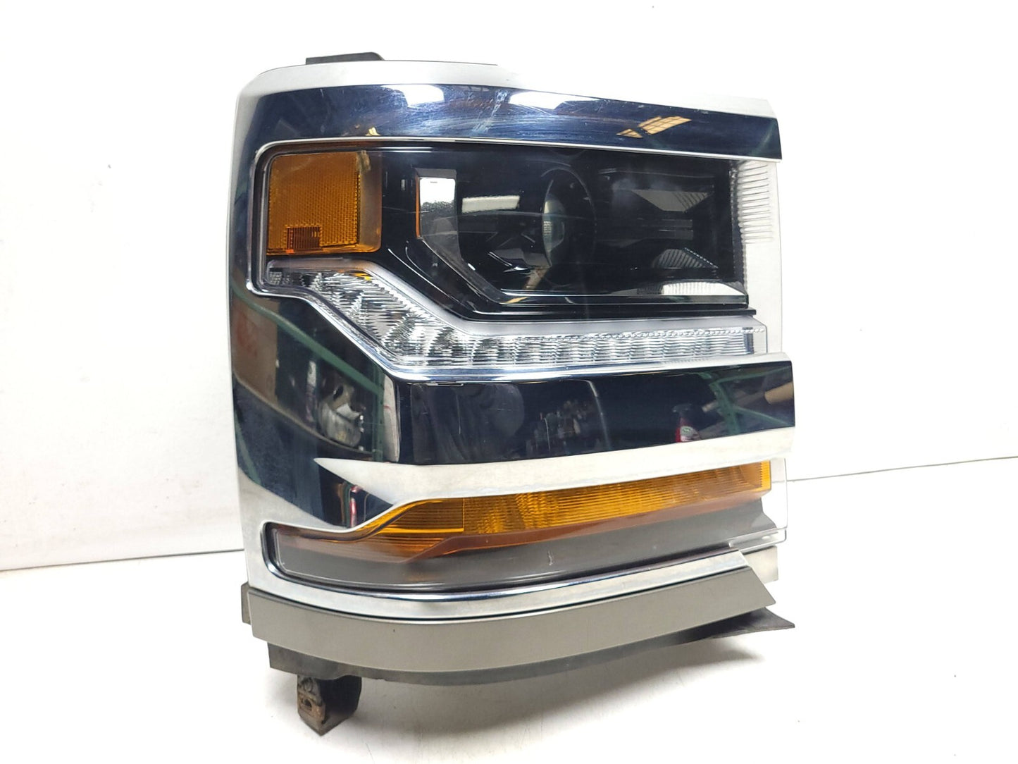 16-19 Chevrolet Silverado 1500 Headlight Left & Right OEM