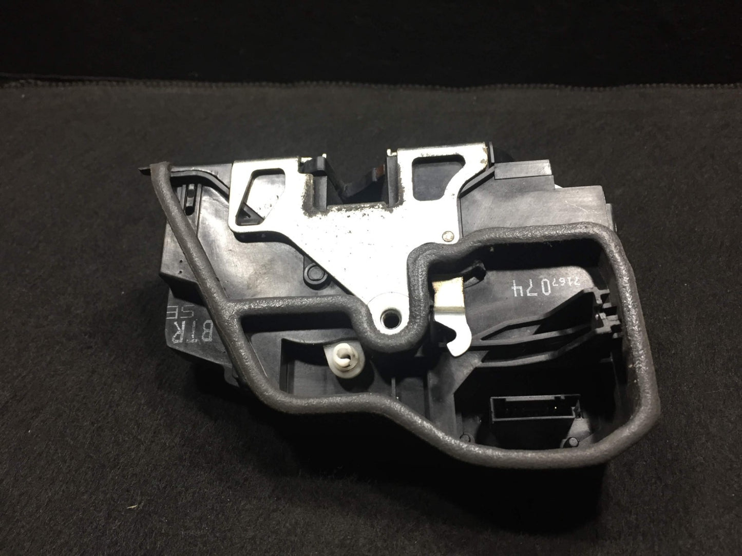 06 07 08 09 10  BMW X3 E83 Front Right Passenger Side Door Lock Actuator OEM D34