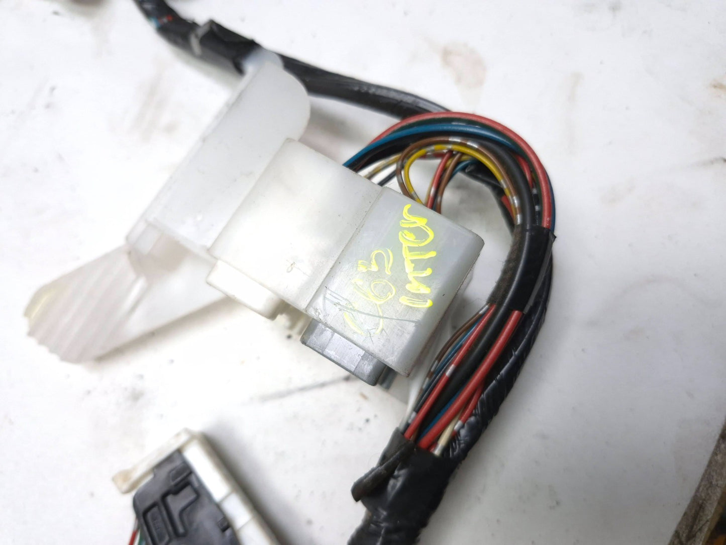2004 Toyota Corolla Matrix Interior Wire Harness 82161-02870 OEM