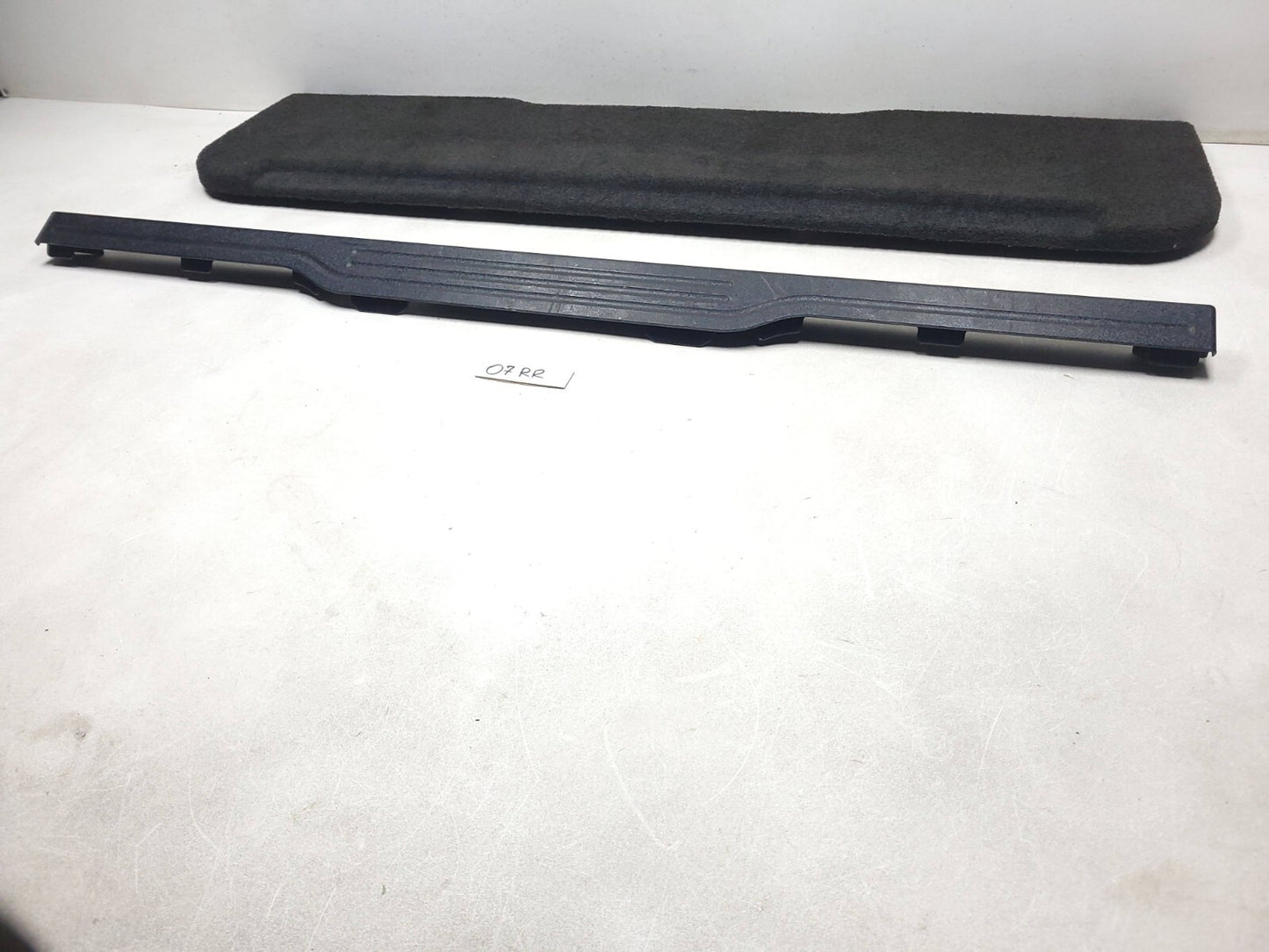 2007 Range Rover Trunk Lower Tailgate Trim Cover 2 Pcs OEM