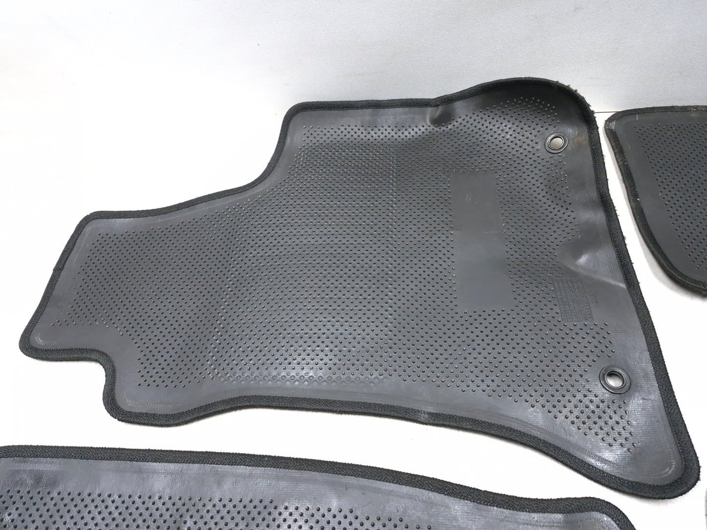 2018 Chrysler 300 Limited AWD Floor Mat Kit Front & Rear 4 Pcs OEM