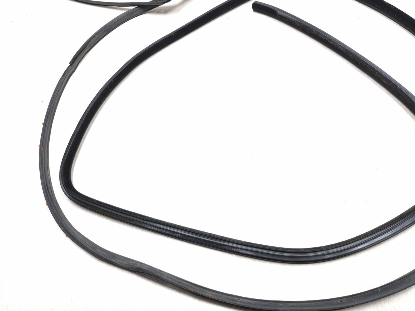 2018 Chrysler 300 Front Door Weatherstrip Seal Driver Side Left 2pcs OEM