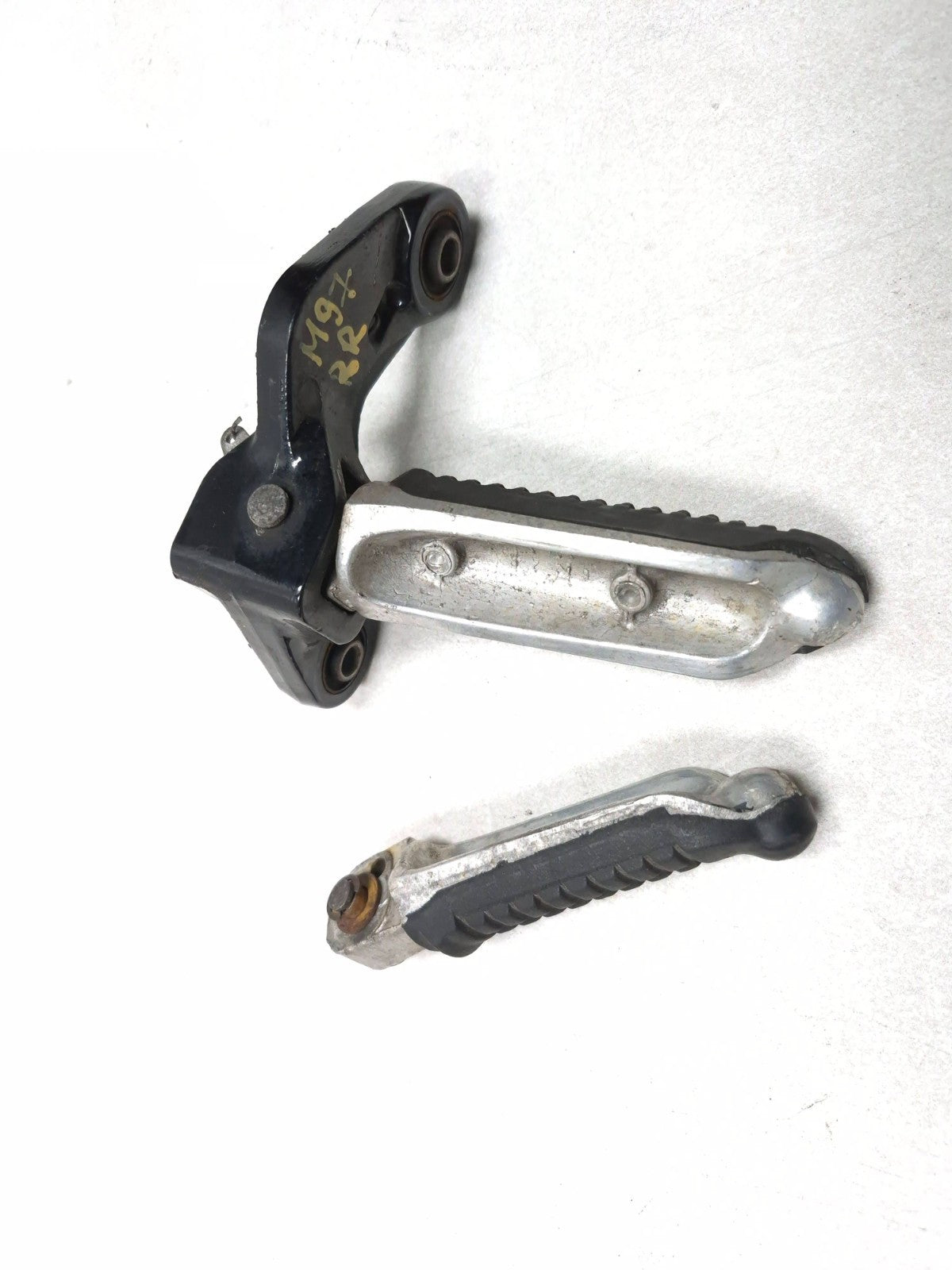 1993 Suzuki Gsx 600 Fp Katana Front & Rear Righ Peg Pair OEM