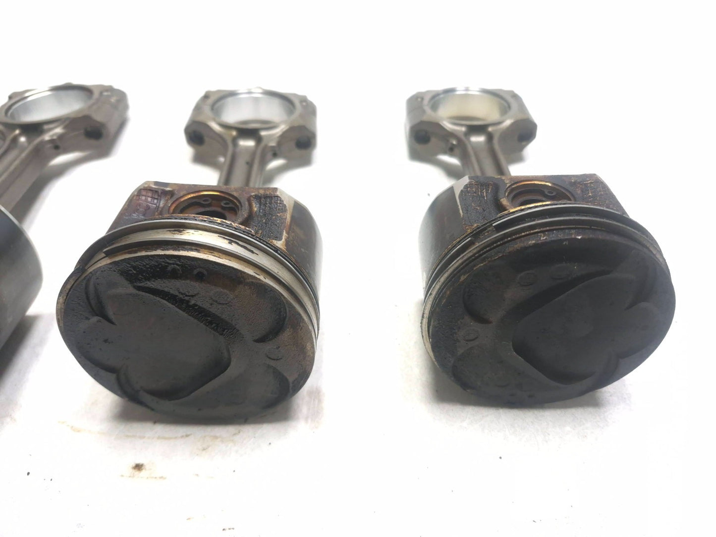2015 Nissan Juke Piston & Connecting Rod 4pcs OEM
