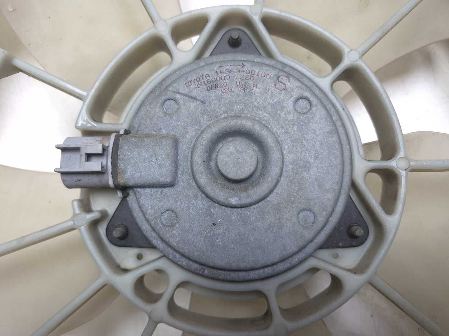 2005 Toyota Corolla Ce Cooling Fan W/ Shroud OEM
