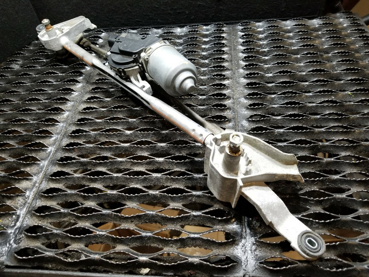 2012 Subaru Forester Windshield Wiper Motor W/ Linkage OEM