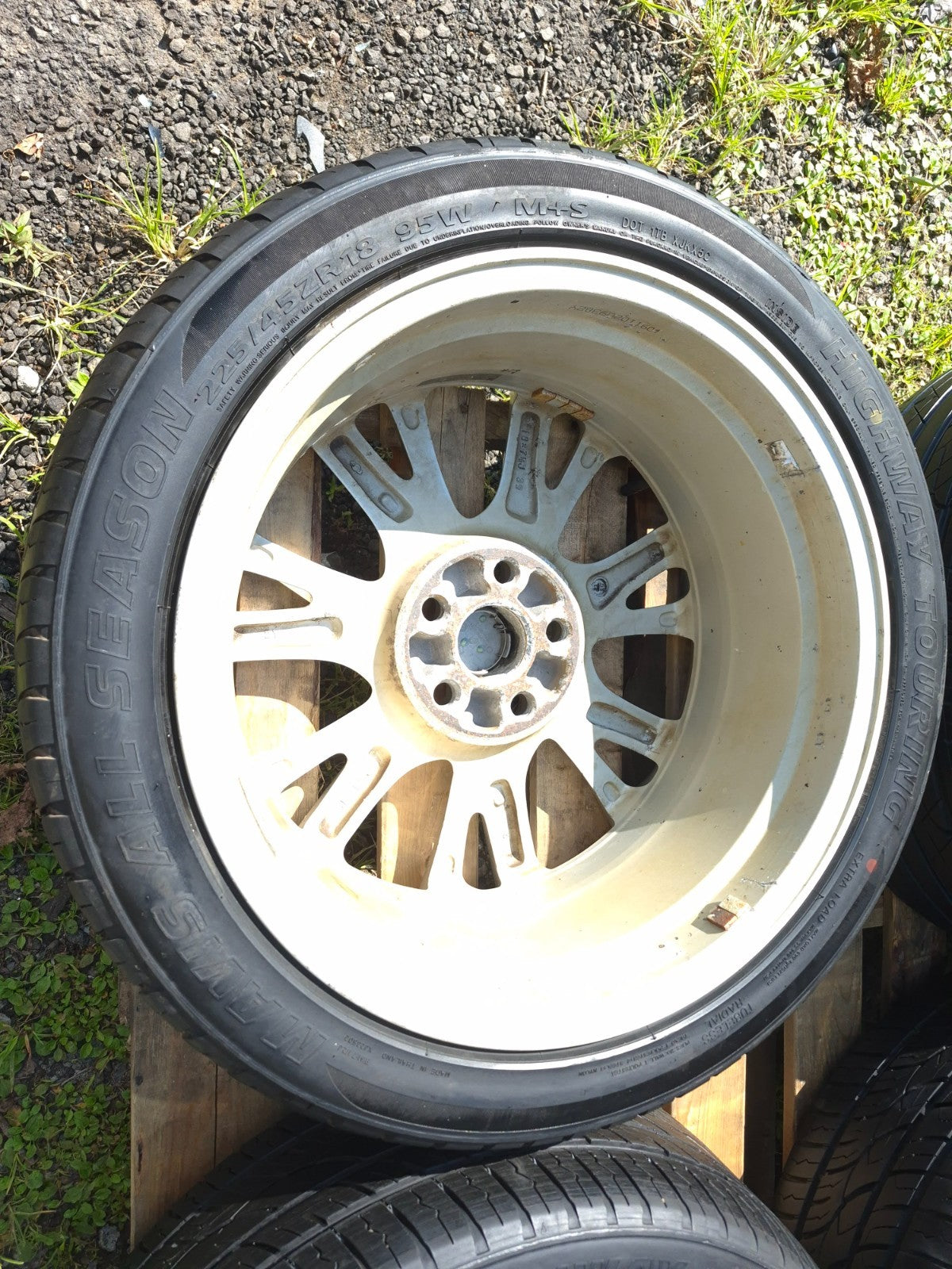 2010 Lexus Hs250h Wheel Rim W/ Tire 225/45/r18 18x7.5j Et39 7/32 4 Pcs OEM