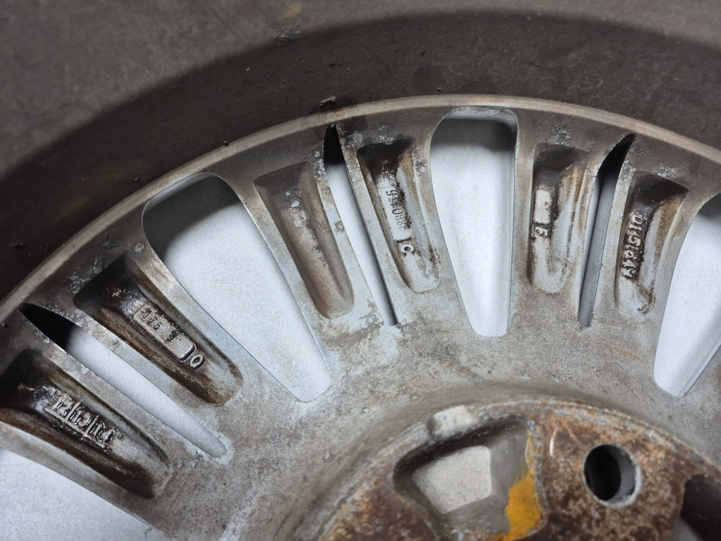2015 Chrysler Town & Country Wheel Rim 17"x6.5 OEM