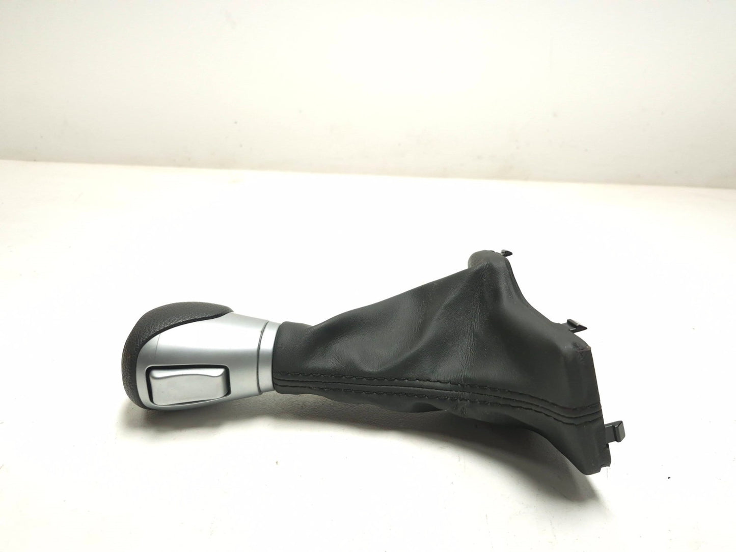 2019 Hyundai Kona Gear Shifter Knob W/ Trim Leather OEM