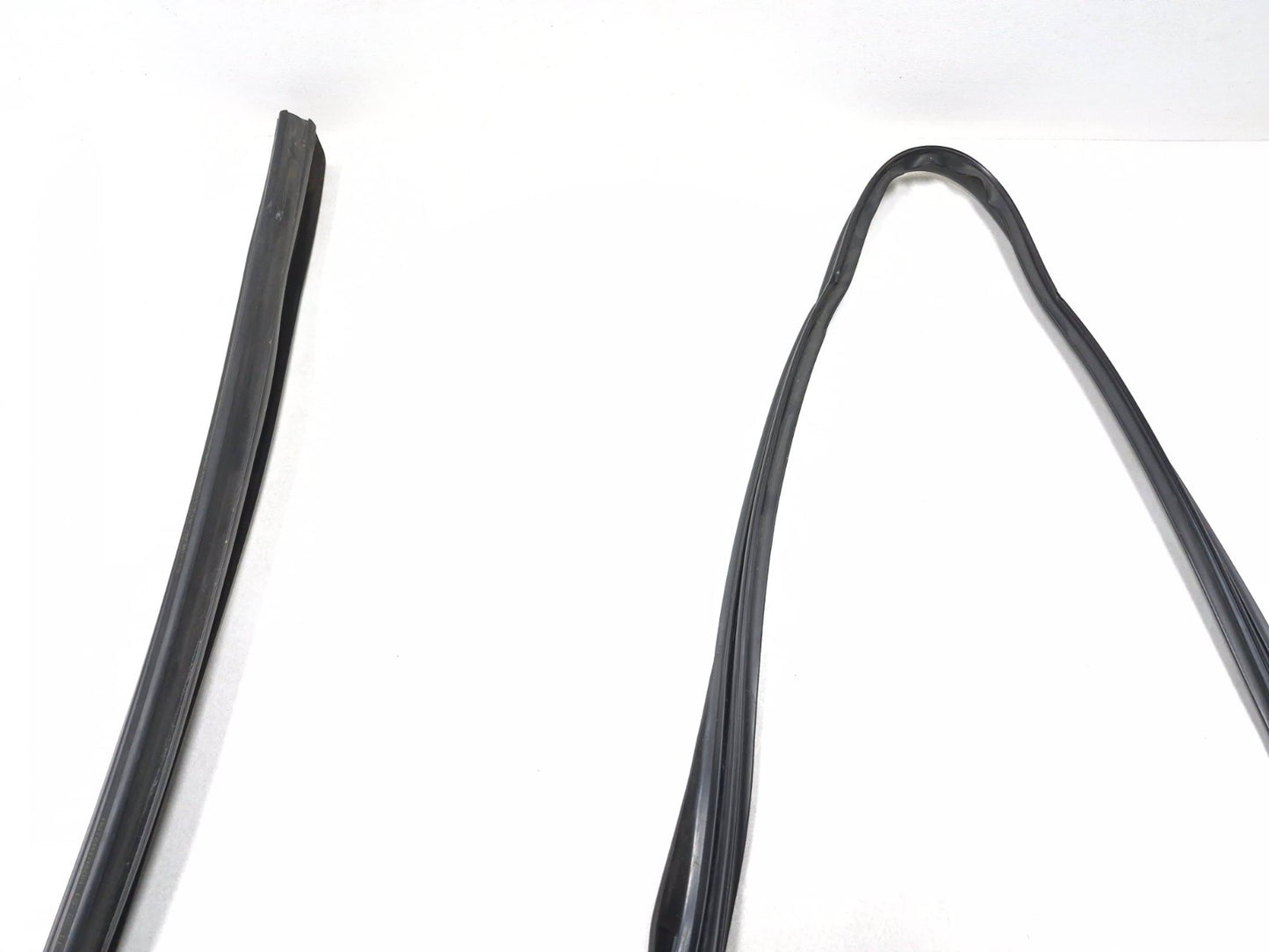 2011 BMW 535i F10 Front Door Window Belt Weatherstrip Seal Passenger Side Rh OEM