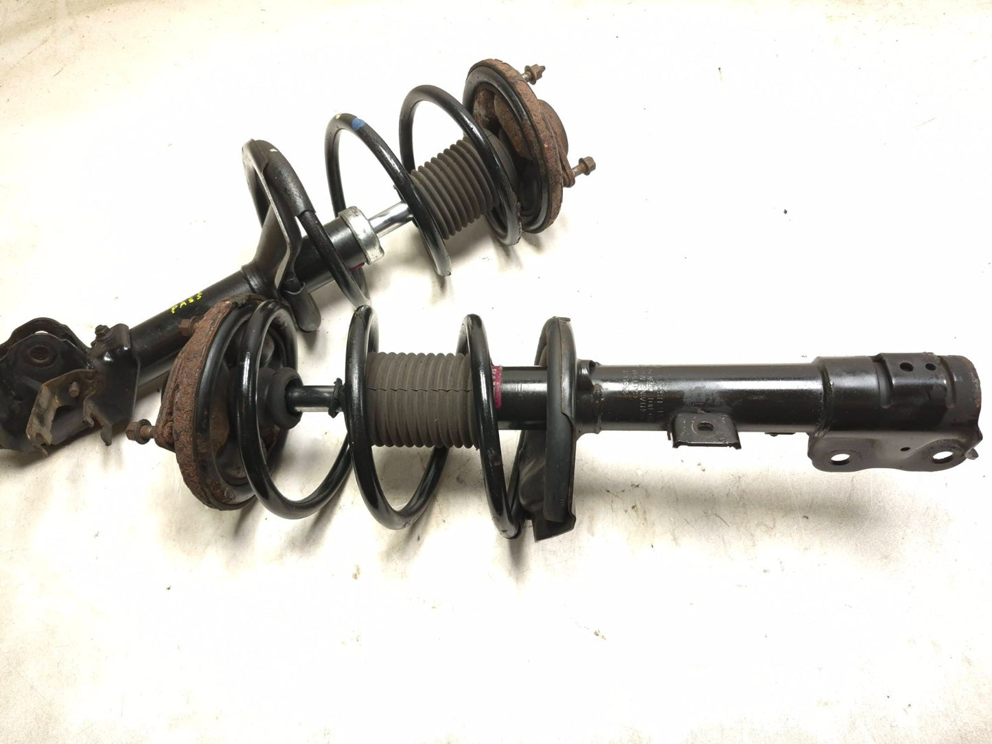 2009 Mitsubishi Outlander Front Shock Strut Absorber Left & Right OEM