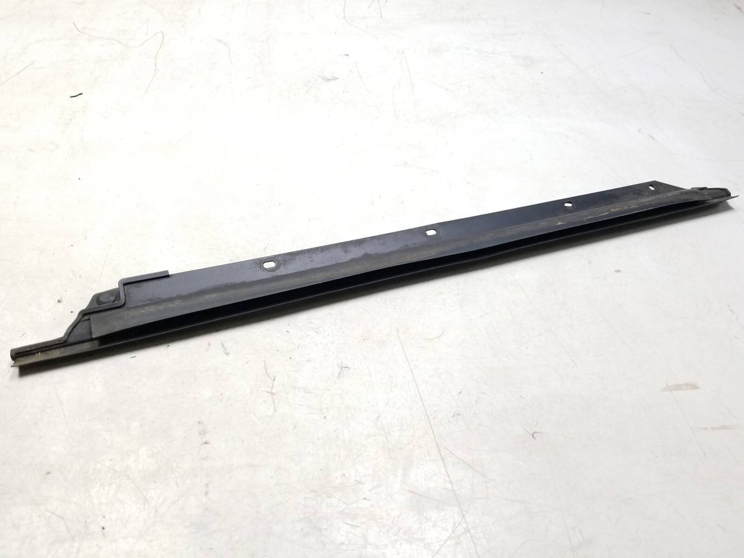 2008 - 2015 Nissan Rogue Rear Door Window Belt Seal Driver Side Left 2pcs OEM