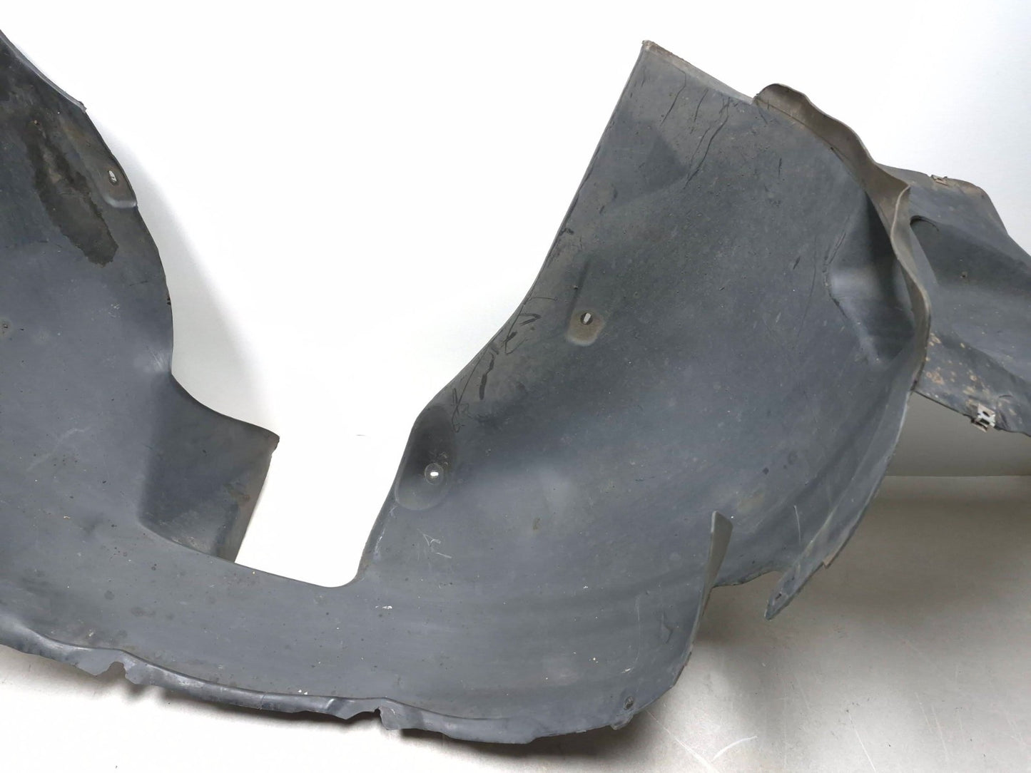 2011 Volkswagen Tiguan Front Left & Right Fender Liner Wheel Splash Shield OEM