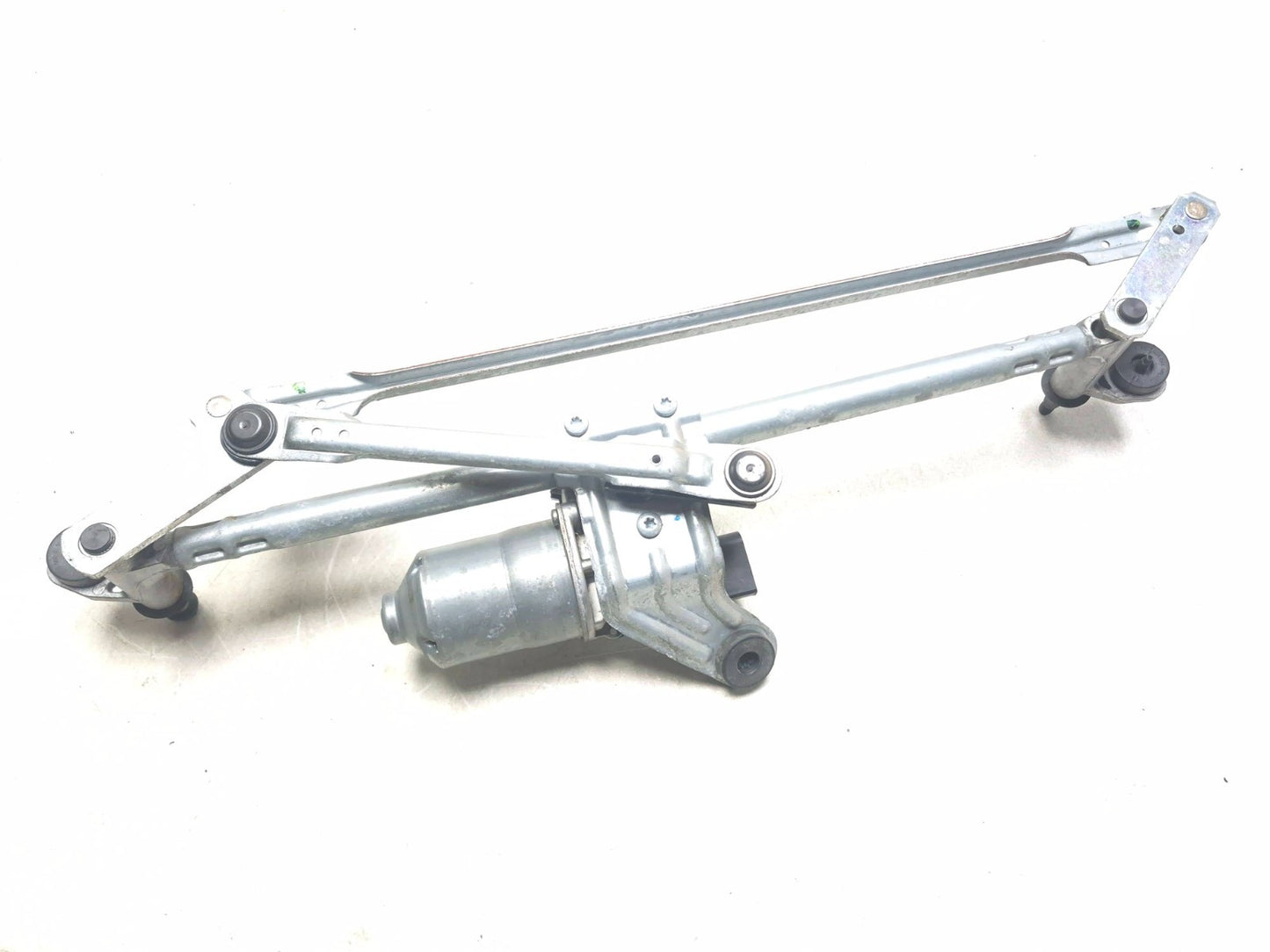 2019 Volkswagen Jetta Windshield Wiper Motor W/ Linkage OEM