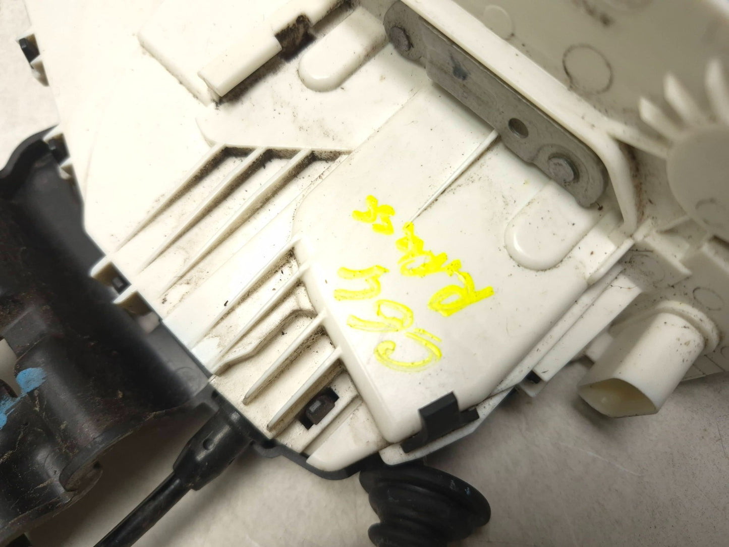 2017 Dodge Journey Rear Door Lock Latch Actuator Passenger Side Right OEM