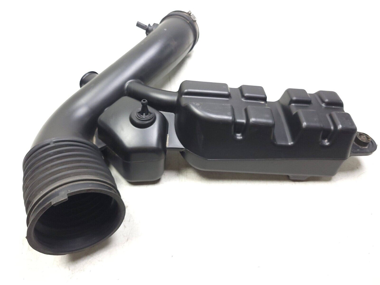 2016 - 2022 Dodge Durango Engine Air Intake Hose Pipe 3.6l OEM